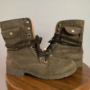 Slate grey combat boots !!! Great condition !!